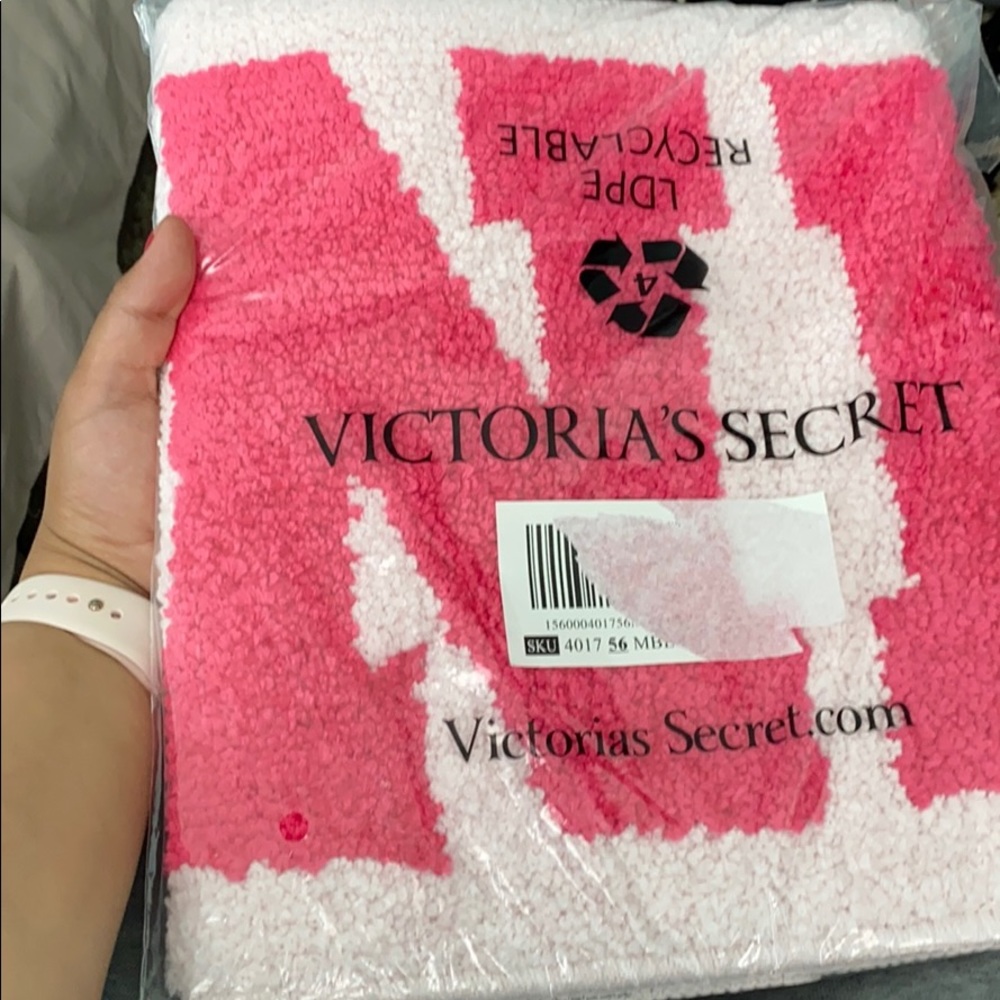 VS pink Bath Mat
